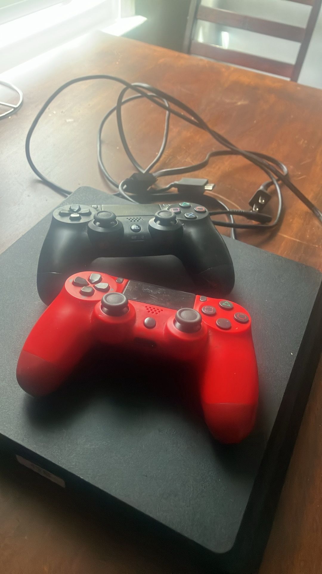 PlayStation 4 Slim 