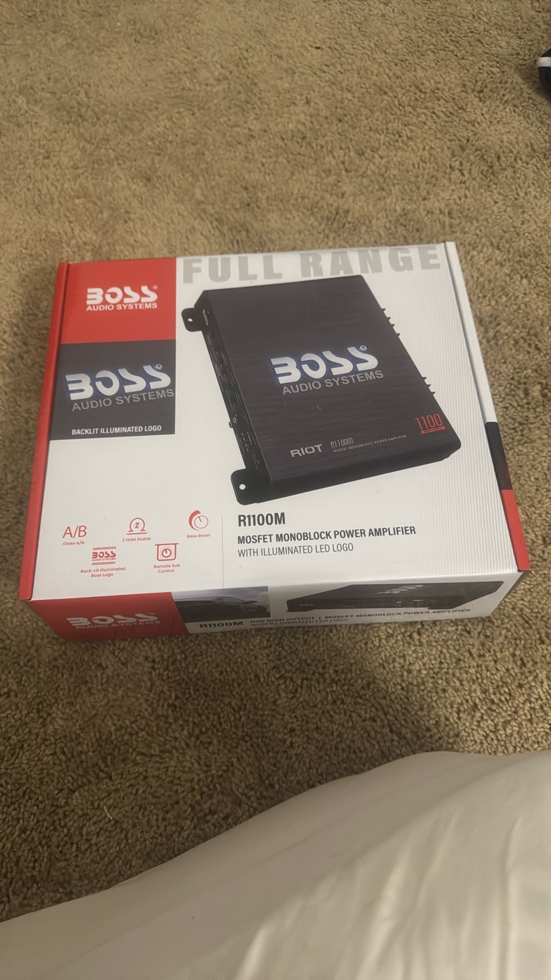 Boss R1100M Amplifier with 8 gauge installation kit