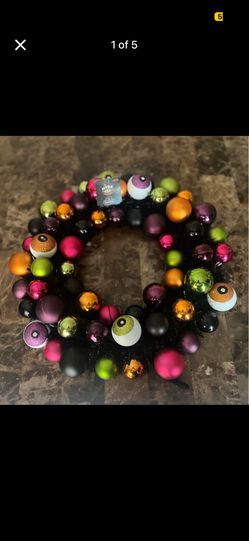 16” Halloween Eyeballs Wreath