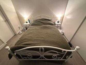 Full Size Bedroom Set (lamps not included)