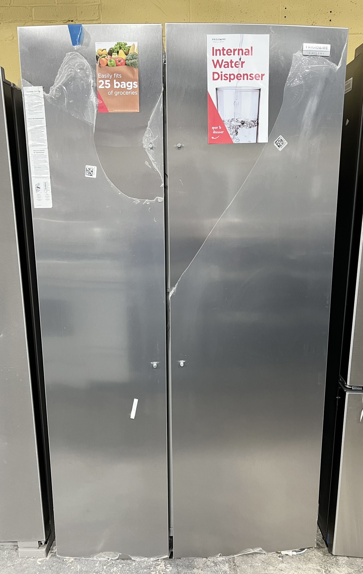 NEW Refrigerator w/ICE+WATER