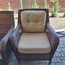 Hampton Outdoor Seat Cushions. Total Of 8 Cushions. 4sets Bottom Chair And Top Chair.  Excellent Condition.  Kept Cover.  