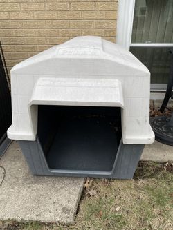 Petmate Dog House