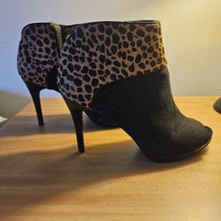 Size 7 1/2 Nine West High Heels 