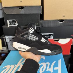 Jordan White Thunder 4s size 10 Close To VNDS 