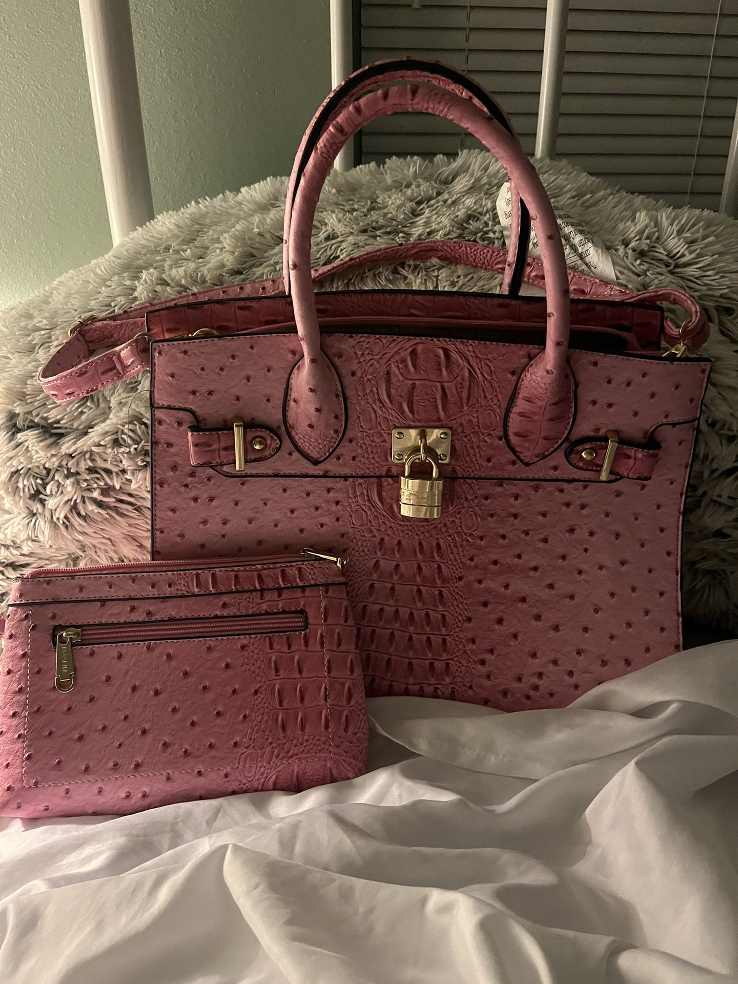 Pretty pink Handbag   Vivid Pink Color 