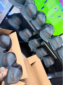 24 Snapbacks for only 260$