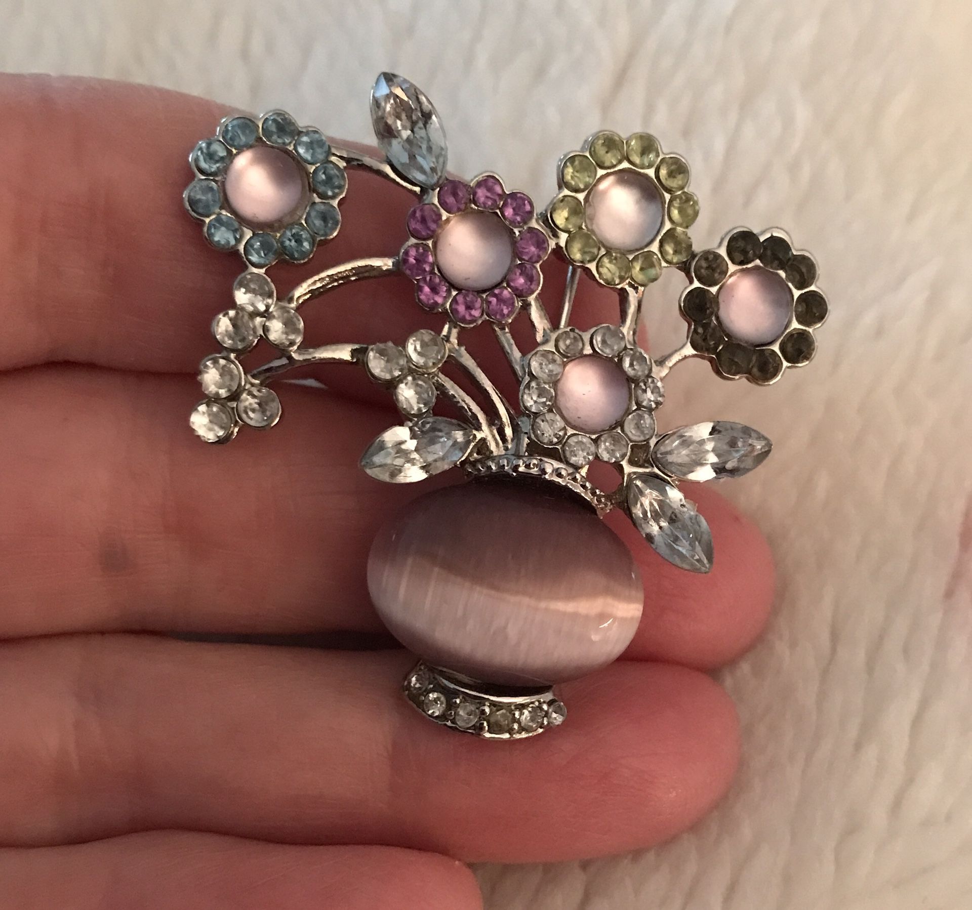 Vintage Moonglow Pale Pink Cabochon Pastel Rhinestone Flower Bouquet In Vase Brooch