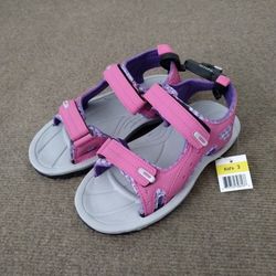 Girl Sandales Size 3, Brand New.