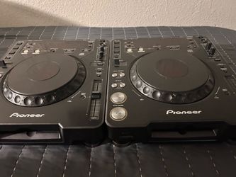 Pair of Pionner CDJs 1000