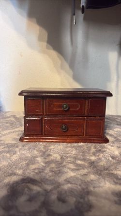 Jewelry box