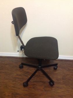 Chocolate brown office chair in great condition