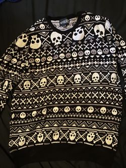 Skulls sweater from HT