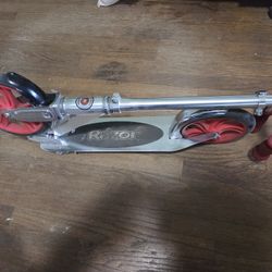 Razor A5 Lux Kick Scooter