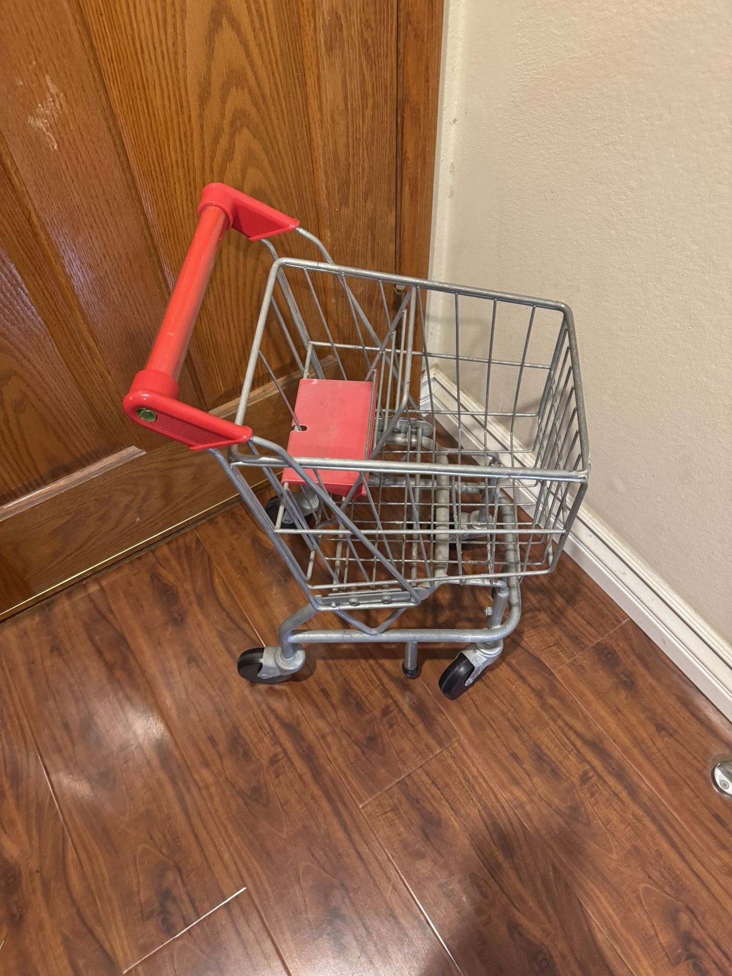 GUC Melissa And Doug Shopping Cart