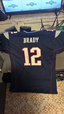 • Tom Brady ( STITCHED SIGNATURE ) jersey.