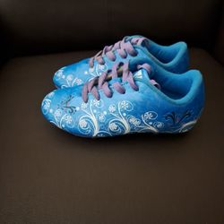 Girls Soccer Cleats $15