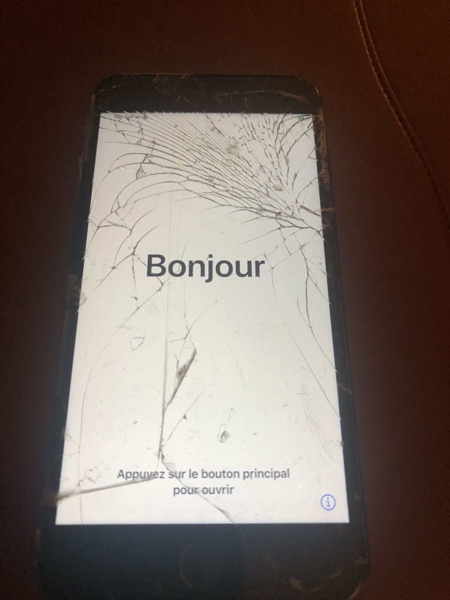 iPhone 7 plus cracked screen att