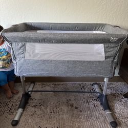 Baby Joy Bassinet 
