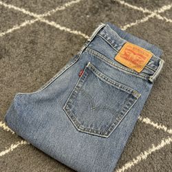 Women Levi’s jeans 