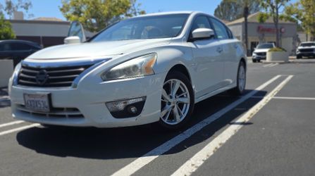 2013Nissan Altima 4-Door Sedan
