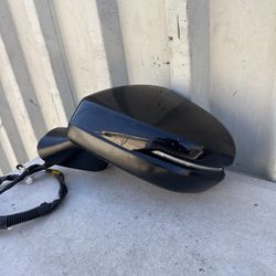 2023 2024 2025 Honda HRV  HR-V FRONT DOOR MIRROR LEFT DRIVER SIDE LH USED OEM W BLIND SPOT AND TURN SIGNAL