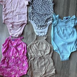 5pc-Old Navy Baby Girl Bundle! (Size 6-12mos.)