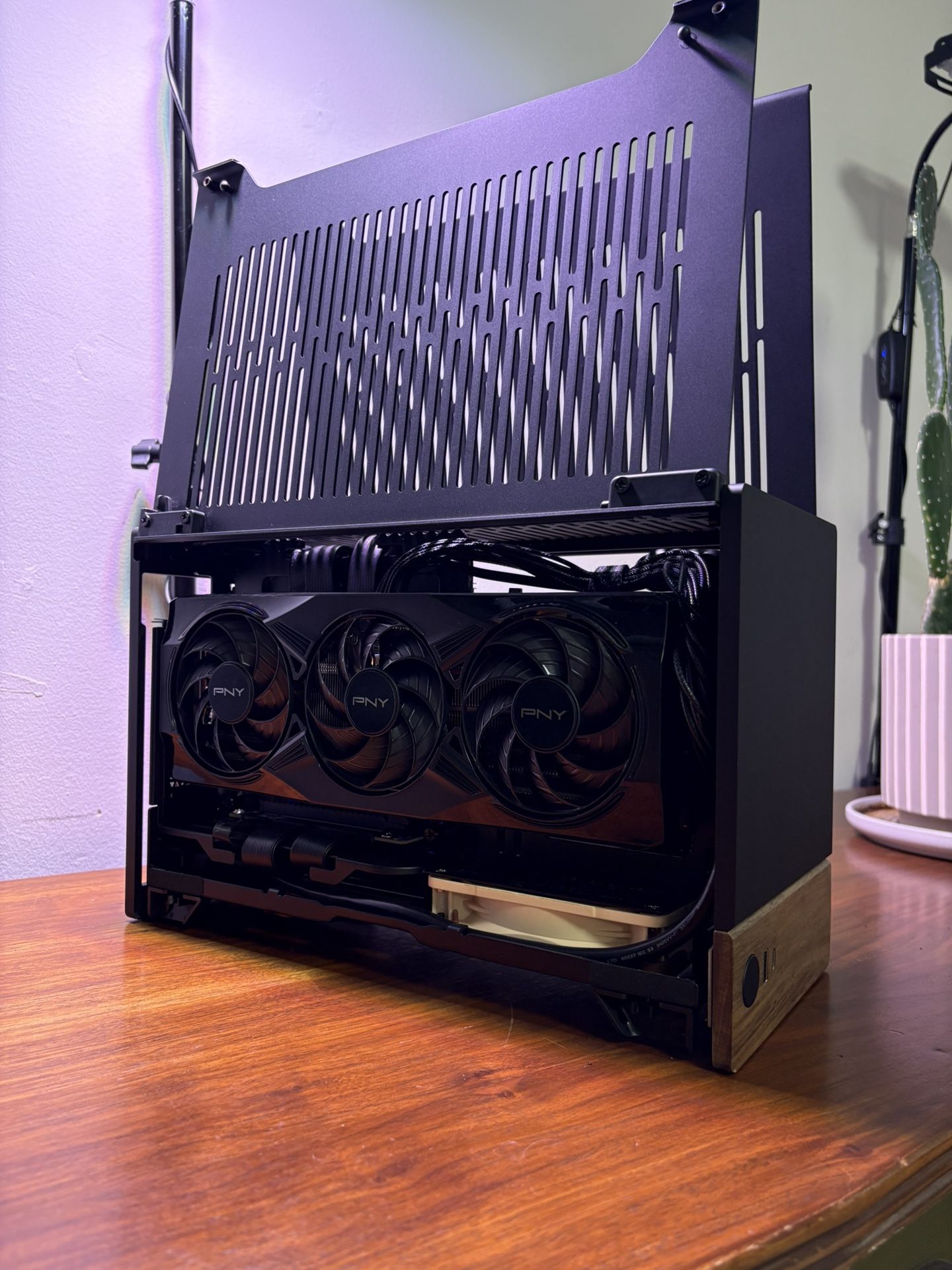 RTX 5070 | Ryzen 9 5900X | 32GB DDR4 | 1 TB SSD | 850W PSU | 1x 120MM Fan | Fractal Terra