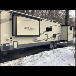 2019 Rockwood Bath & Half Ultra Lite Travel RV - Like New