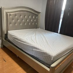 Calking Bed set No Mattress