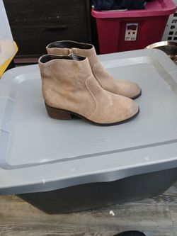 New Woman's Boots Size 7.5