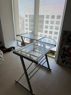 L shaped glass desk perfect for working