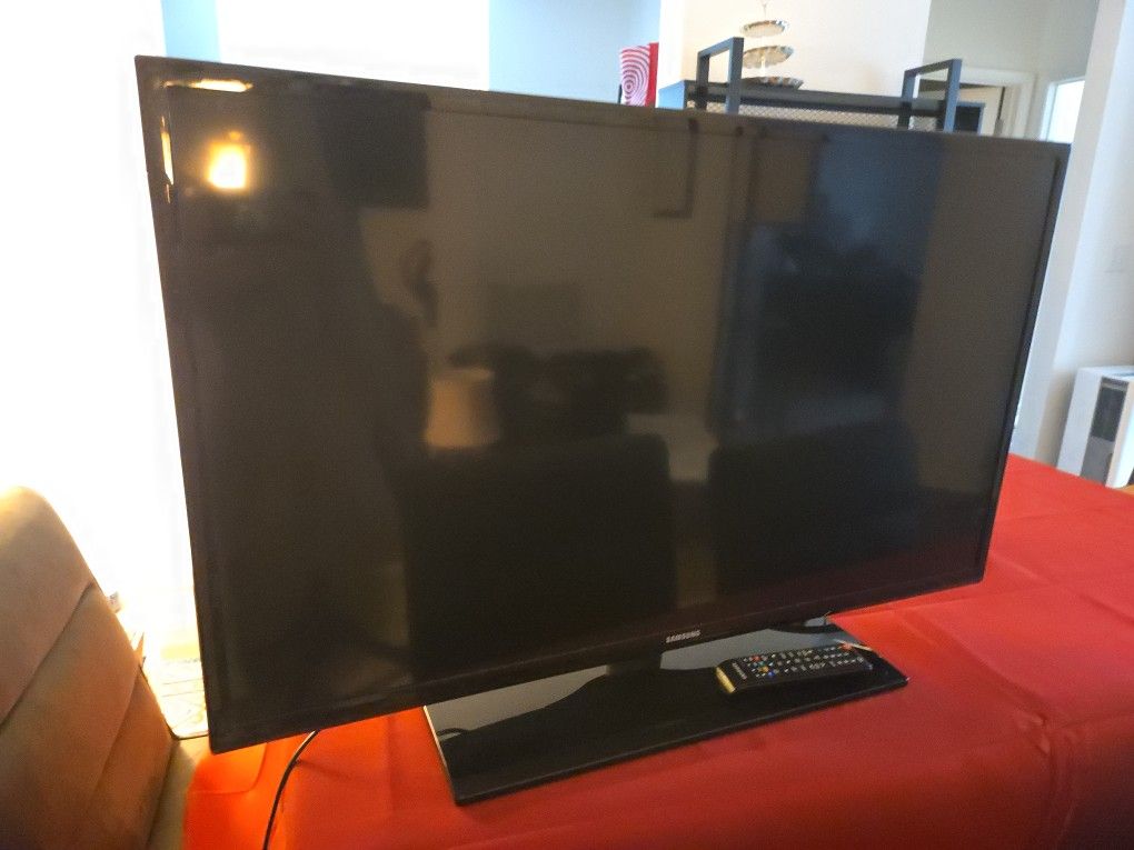 Samsung 39" UN39H5(contact info removed)p TV