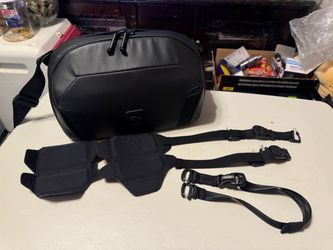 peter mckinnon nomatic 8 liter camera sling with accessories
