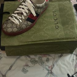 Gucci Tennis Shoes With The Box And Bags