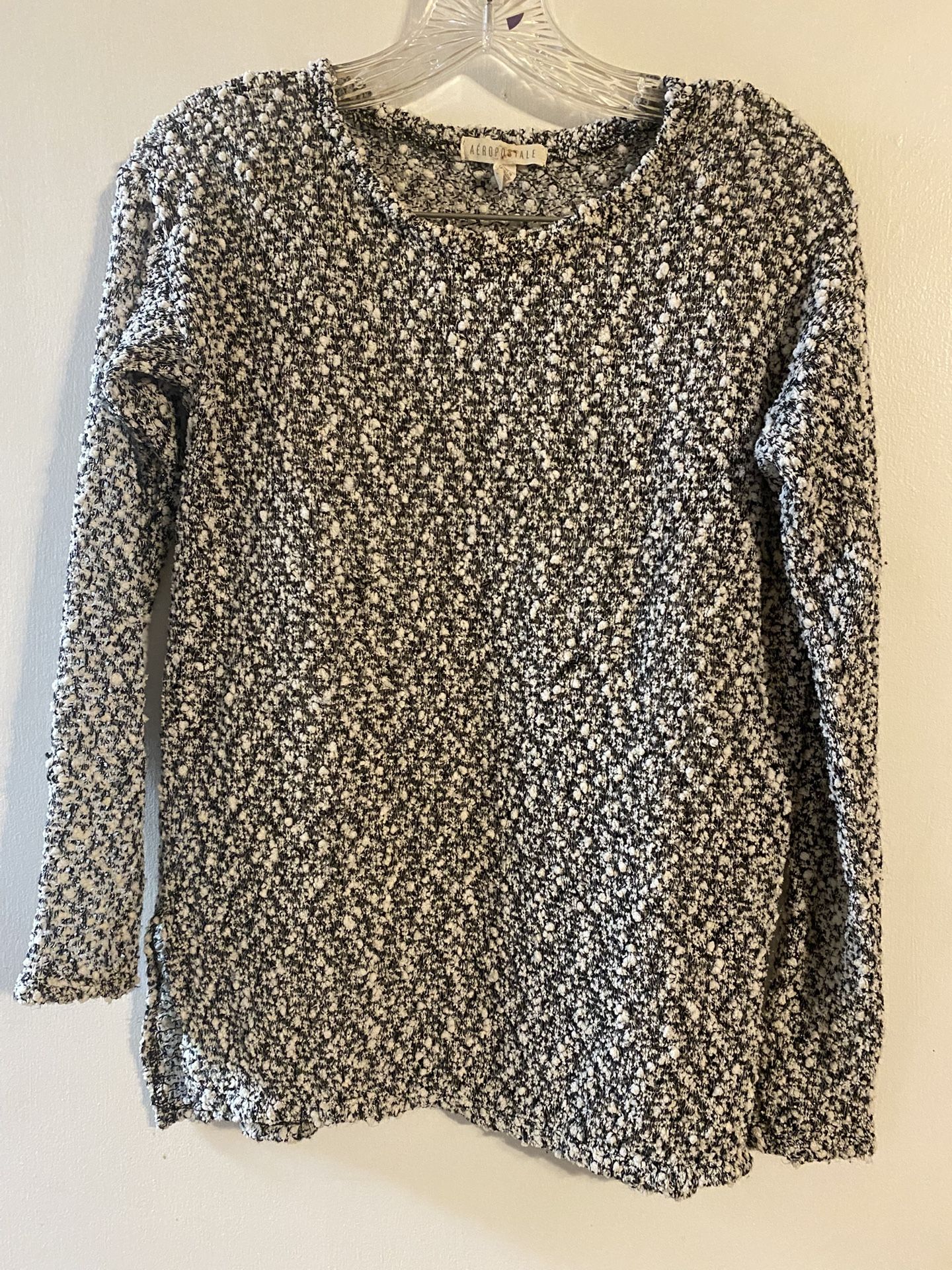 1125. Preowned Aeropostale Black And White Metallic Top Size XS $5.00