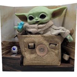Star Wars Mandalorian Grogu Satchel Baby Yoda Figure with Cookie