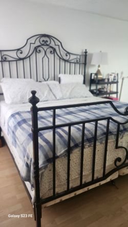 King metal bed