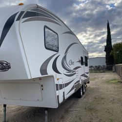 Fifth Wheel Cougar Keystone 