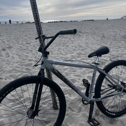 Throne Coraline Bike 