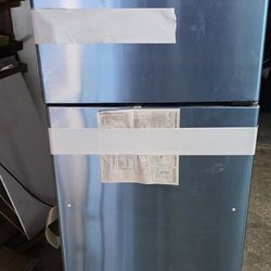 Brand NEW GE 16.6 Refrigerator $300