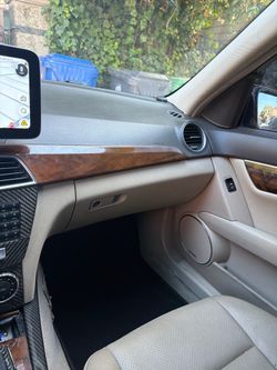 Mercedes benz C(contact info removed)