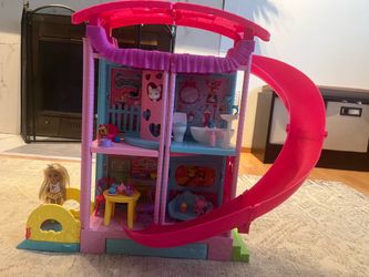 Barbie Chelsea Playhouse Dollhouse Includes a Chelsea Barbie