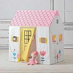 Land of Nod - Suzy’s Cottage Playhouse