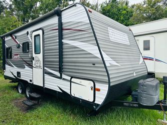 2017 Coleman Travel Trailer 22ft - lite Weight