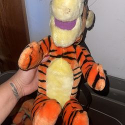 Tigger With Small Zipper And Straps
