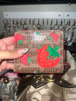 Juicy strawberry wallet