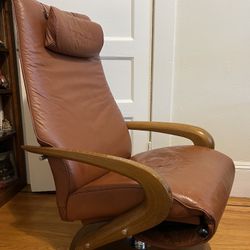 Scandinavian mid century style Stressless reclining lounge chair