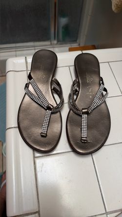 Women’s Metallic Rhinestone Sandals Size 8