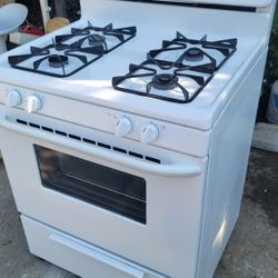Preciosa Estufa De Gas Frigidaire Seminueva Un Año De Uso Lista Para Usar Super Limpia Trabaja Muy Bien Los Cuatro Quemadores Y El Horno $200